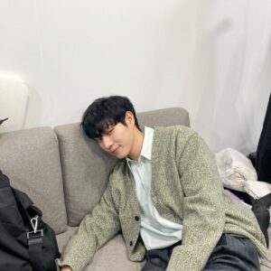 Kim Young-dae Instagram - 여러분 모두 굿밤이에요😴