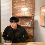 Kim Young-dae Instagram - 휴게소에서 쉬는 꽁😺