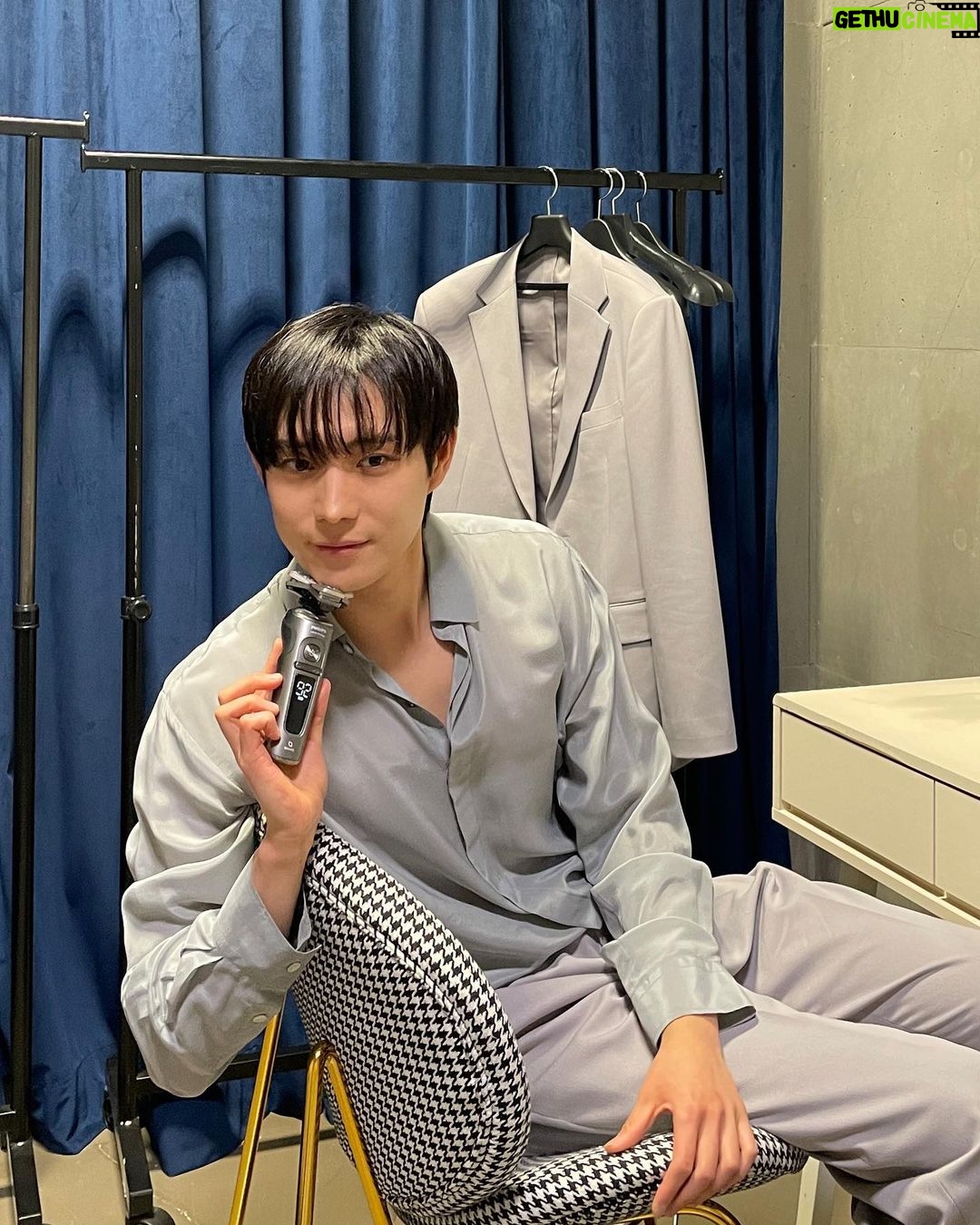 Kim Young-dae Instagram - 오래 지속되는 깔끔함😀 긴 촬영 현장에서도 열일하는 필립스 프레스티지 #필립스 #필립스전기면도기 #필립스면도기 #필립스프레스티지 #남자선물추천 #광고