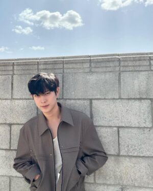 Kim Young-dae Instagram - ☀️😎