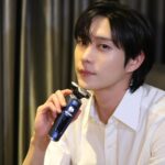 Kim Young-dae Instagram - 필립스 프레스티지 면도기! 연말 선물로 추천🥰 #크리스마스선물 #연말선물 #필립스 #Philips #필립스프레스티지 #SkinIQ9000프레스티지 #광고