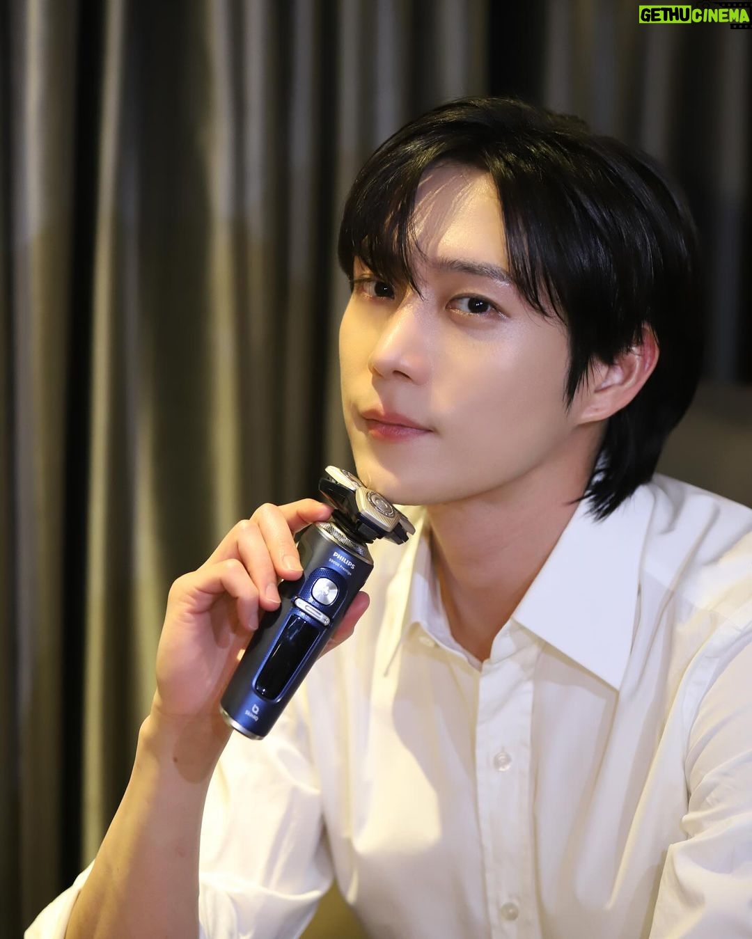 Kim Young-dae Instagram - 필립스 프레스티지 면도기! 연말 선물로 추천🥰 #크리스마스선물 #연말선물 #필립스 #Philips #필립스프레스티지 #SkinIQ9000프레스티지 #광고