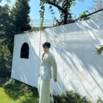 Kim Young-dae Instagram - 🌹🍃