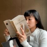 Kimi Chen Instagram - ♥ “You must strive to find your own voice because the longer you wait to begin, the less likely you are to find it at all.“ Movie: Dead Poets Society What I’m reading here: The Goldfinch (Donna Tartt) Meditation (Marcus Aurelius) #oneofmyfavoritemovies #deadpoetssociety #moviequotes #我的讀書會 #我喜歡一次看不同本書 #你們呢