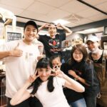 Kimi Chen Instagram - ♥ 今天去找姐啦！之前在愛媛的時候一直聽姐說她店的事情，從那時候就一直很想去，終於在今天去到啦🥹好可愛又好舒服的店呀！雖然有貓咪，但是貓咪其實很乖很乖，而且還有可愛的烏龜🐢❤️ 因為工作遇見你們，這個緣分真的很感謝🩷🫂 · 今日はエリカさんのお店に行きましたー♪ 愛媛の時にエリカさんからお店の事を聞いて、すごく行ってみたかったので、今日行けてよかったです！🥹 本当に可愛らしいお店で、お店には猫さんや亀さんもいました！（猫は怖かったけど、亀さんは可愛い☺️） 一緒に愛媛に行って仕事して、今日は台湾で会えて本当に嬉しかったです！❤️🫂