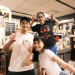 Kimi Chen Instagram - ♥ 今天去找姐啦！之前在愛媛的時候一直聽姐說她店的事情，從那時候就一直很想去，終於在今天去到啦🥹好可愛又好舒服的店呀！雖然有貓咪，但是貓咪其實很乖很乖，而且還有可愛的烏龜🐢❤️ 因為工作遇見你們，這個緣分真的很感謝🩷🫂 · 今日はエリカさんのお店に行きましたー♪ 愛媛の時にエリカさんからお店の事を聞いて、すごく行ってみたかったので、今日行けてよかったです！🥹 本当に可愛らしいお店で、お店には猫さんや亀さんもいました！（猫は怖かったけど、亀さんは可愛い☺️） 一緒に愛媛に行って仕事して、今日は台湾で会えて本当に嬉しかったです！❤️🫂