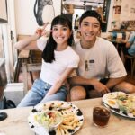 Kimi Chen Instagram - ♥ 今天去找姐啦！之前在愛媛的時候一直聽姐說她店的事情，從那時候就一直很想去，終於在今天去到啦🥹好可愛又好舒服的店呀！雖然有貓咪，但是貓咪其實很乖很乖，而且還有可愛的烏龜🐢❤️ 因為工作遇見你們，這個緣分真的很感謝🩷🫂 · 今日はエリカさんのお店に行きましたー♪ 愛媛の時にエリカさんからお店の事を聞いて、すごく行ってみたかったので、今日行けてよかったです！🥹 本当に可愛らしいお店で、お店には猫さんや亀さんもいました！（猫は怖かったけど、亀さんは可愛い☺️） 一緒に愛媛に行って仕事して、今日は台湾で会えて本当に嬉しかったです！❤️🫂