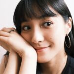 Kimi Chen Instagram - ♥ 小跳一下🤭 只是覺得這首歌很棒，因為我們都有對自己沒有自信的地方，不管是身材或長相等等，但是我覺得就是要愛自己比什麼都重要！你們都很棒很美麗！❤️ · ちょっと簡単に踊ってみた🤭 自分を大切にするのは何よりも大事なことだと思う。自分の身体や外見に自信がない時もある。でも皆さんはすごく素敵です！それを忘れずに！❤️ #ilovemybody #dancecover #hwasa #dance