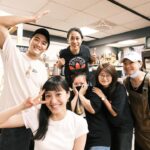Kimi Chen Instagram - ♥ 今天去找姐啦！之前在愛媛的時候一直聽姐說她店的事情，從那時候就一直很想去，終於在今天去到啦🥹好可愛又好舒服的店呀！雖然有貓咪，但是貓咪其實很乖很乖，而且還有可愛的烏龜🐢❤️ 因為工作遇見你們，這個緣分真的很感謝🩷🫂 · 今日はエリカさんのお店に行きましたー♪ 愛媛の時にエリカさんからお店の事を聞いて、すごく行ってみたかったので、今日行けてよかったです！🥹 本当に可愛らしいお店で、お店には猫さんや亀さんもいました！（猫は怖かったけど、亀さんは可愛い☺️） 一緒に愛媛に行って仕事して、今日は台湾で会えて本当に嬉しかったです！❤️🫂