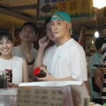 Kimi Chen Instagram - ♥ 最後一集也是滿滿的感恩跟感動，謝謝我們這一攤給我機會讓我成為小幫手。小幫手真的是一個挑戰，尤其對於不會煮飯的我而言，我要上節目前都會好好思考「我這次能幫到什麼忙」，「我還能去做什麼」等等的。我覺得來當小幫手之後我好像什麼都可以做了！哈哈哈🤣 雖然這次不是在我們這一攤隊，但是我非常感謝我們那一攤的哥哥們！謝謝亮哥，小帥哥，小樂哥，米澤主廚還有跟我一樣是小幫手的暐哲。謝謝你們的照顧！跟你們一組真的很棒也好好玩！希望我以小幫手的身分有好好幫助到大家！ 最後一集，今晚在華視晚上8:00，給大家最後的感動！愛你們！❤️ · 最後のエピソードも感動いっぱい！本当にこの番組に参加できてすごく感謝しています、Yes! Night Marketありがとうございました！今回アシスタントの役割はすごいチャレンジでしたけど、本当に色んな事を学べました。毎回このロケに行く前は、いつも自分に「私は他に何ができるか」、「どうしたらみんなの役になれるか」と言う事をいつも考えて行動していました、本当に役に立てたかどうかはわかりませんが、精一杯頑張り、楽しめました！ 最後の最後みんなと同じチームではなかったけど、別チームでもすごく楽しかったです。別チームの皆さんありがとうございました！ 最終回、是非ご覧ください！❤️ #我們這一攤 #我們那一攤 #小幫手的日常 #小幫手畢業啦 #謝謝大家