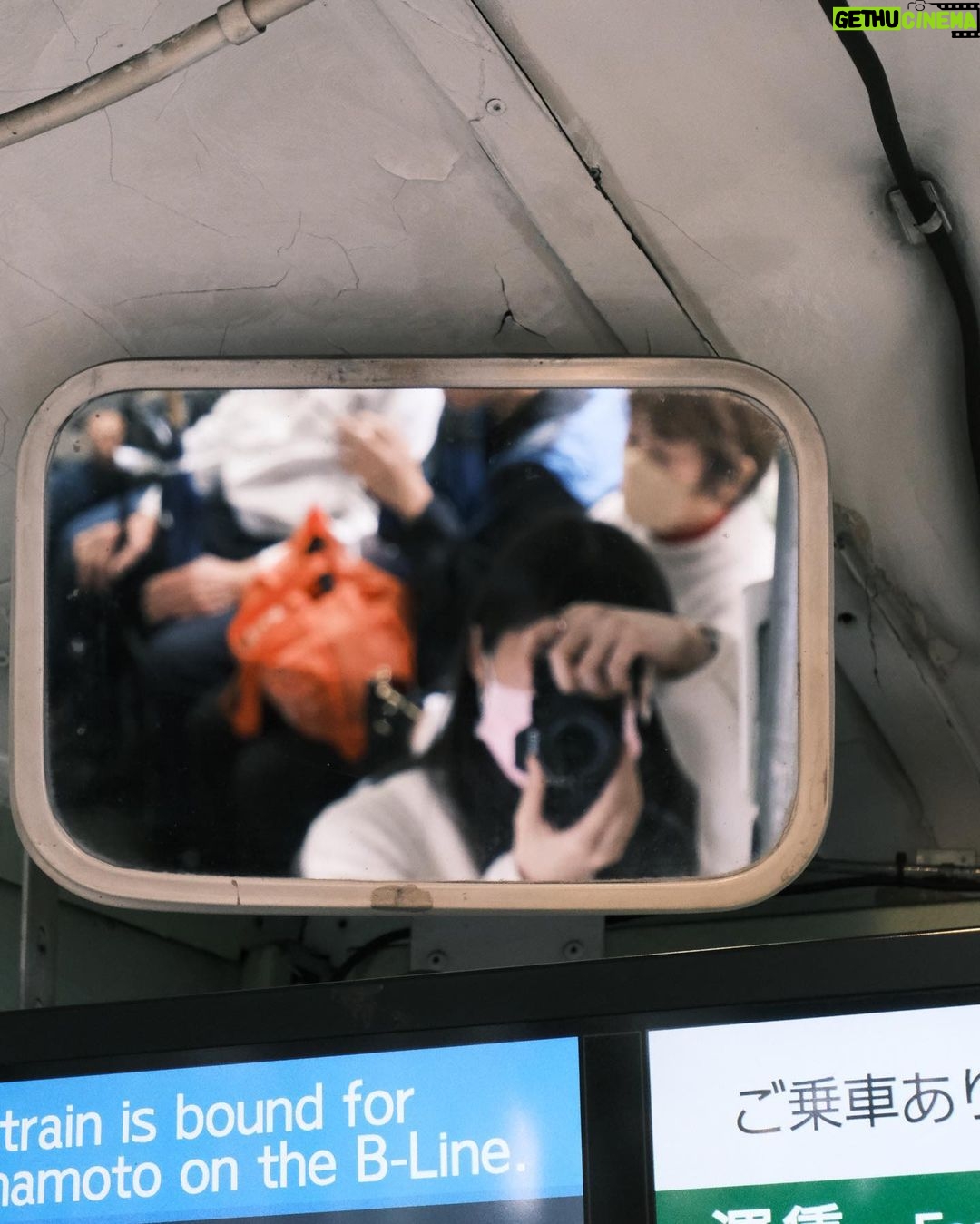 Kimi Chen Instagram - ♥ 前幾天都在第一次去的熊本,覺得很新鮮很有趣。也遇到很多很可愛的人們,回來台灣也遇到很多很棒的人們,有很多的小確幸。 今天是感恩節,要感謝的事情跟人們好多好多。 我們人生中是有很多事情是要感恩的,很多幸福都在轉角等著你的,請相信這點✨ 在這些小確幸中,其中一個很讓我印象深刻的一句話是: 「哇,小姐你的眼睛好漂亮!」 That totally made my day⭐️ · 先日初めて熊本に行きました。新しい環境でとても面白かったです。親切で可愛らしい人達にも出会え、台湾に帰ってきてからもいろんな素敵な人達に会えました。 今日は感謝祭の日。人生の物事に感謝する日です。私は日々感謝することの大切さを気付かされる日だと思っています。 人生は幸せなことがいっぱいです!だからいつも感謝の気持ちを忘れずに! そしてたくさんの幸せな思い出の中で、一つ心に残ったことがあります。それはある日、知らない人に: 「綺麗な目をしていますね!」と言われたことです。 That totally made my day ⭐️ Camera: #fujifilm #fujifilmxs10 #happythanksgivng #bethankful #begrateful #bekind #behappy
