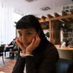 Kimi Chen Instagram - ♥ 之前去熊本的時候看到很多不同顏色的睫毛膏！超可愛的！於是乎就去買了幾隻（先別計較到底買了幾隻🤭）我就來試試看啦～ 我是不是太晚試了？畢竟我不太care最近流行什麼🤣但是！我很喜歡這種有顏色的睫毛膏！因為我覺得像我不是很會化妝，我只會很簡單的妝，但是有了這種有顏色的睫毛膏會感覺眼睛會比較特別～ 而且每一種顏色都會給予不一樣的感覺，很有趣！下一次要是不是哪一個顏色呢～ · 熊本に行った時、いろんな違う色のマスカラがあって、すごく可愛いかったので、つい買っちゃいました🤭そのマスカラを初めて使って見ました〜ちょっとカラーマスカラを使うの遅いかな？私は実は流行とか気にする人ではなくて...ハハハ🤣でも！カラーマスカラにハマったかも！そんなにメイクが上手くない私にピッタリ！カラーマスカラでメークの雰囲気が変わるから楽しい！次はどの色にしようかな💜💚 @opera_cosmetics #operacosmetics #カラーマスカラ #カラーマスカラメイク #makeup #makeuptutorial #grwm #getreadywithme
