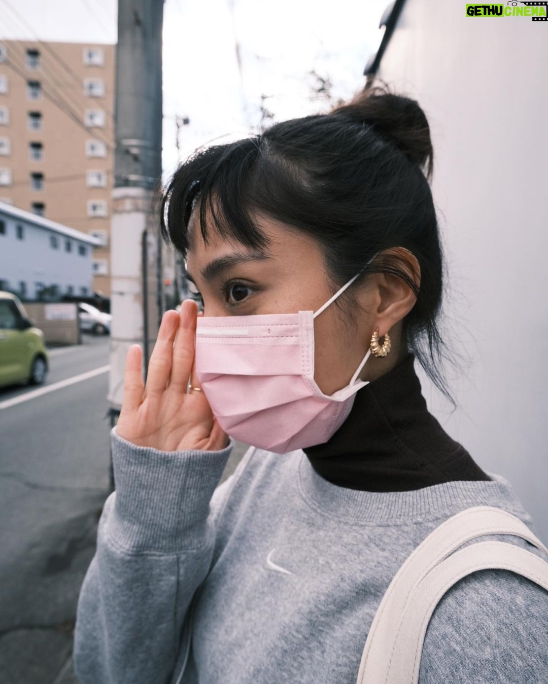 Kimi Chen Instagram - ♥ 前幾天都在第一次去的熊本,覺得很新鮮很有趣。也遇到很多很可愛的人們,回來台灣也遇到很多很棒的人們,有很多的小確幸。 今天是感恩節,要感謝的事情跟人們好多好多。 我們人生中是有很多事情是要感恩的,很多幸福都在轉角等著你的,請相信這點✨ 在這些小確幸中,其中一個很讓我印象深刻的一句話是: 「哇,小姐你的眼睛好漂亮!」 That totally made my day⭐️ · 先日初めて熊本に行きました。新しい環境でとても面白かったです。親切で可愛らしい人達にも出会え、台湾に帰ってきてからもいろんな素敵な人達に会えました。 今日は感謝祭の日。人生の物事に感謝する日です。私は日々感謝することの大切さを気付かされる日だと思っています。 人生は幸せなことがいっぱいです!だからいつも感謝の気持ちを忘れずに! そしてたくさんの幸せな思い出の中で、一つ心に残ったことがあります。それはある日、知らない人に: 「綺麗な目をしていますね!」と言われたことです。 That totally made my day ⭐️ Camera: #fujifilm #fujifilmxs10 #happythanksgivng #bethankful #begrateful #bekind #behappy