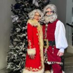 Kimora Blac Instagram - Merry Christmas from us to you 🎄 Fun fact: My mom made these classic Santa costumes ! Mom & dad, I love you! #christmas2023 Los Angeles, California