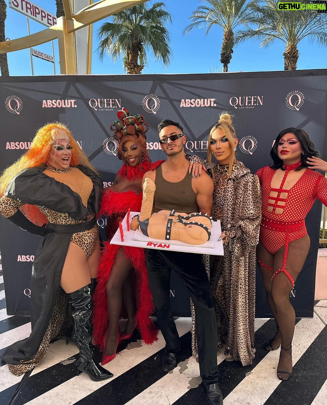 Kimora Blac Instagram - What a great birthday weekend in Vegas!! Thank you to everyone who came out and celebrated our birthday! Words can't describe on how much love we got over the past three days! Thank you @queenbarlv @eduardolv @theisaacdaniel58 for hosting such an amazing party!!! The night was incredible !!Thank you @cakedlasvegas @rickypastelitos for sending the best birthday cake I've ever seen!! The best part of the entire week with celebrating with friends and family ! This will be a birthday I would never forget! Las Vegas, Nevada