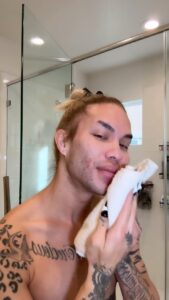Kimora Blac Instagram - Acne skin will always be one of my biggest insecurities. I never give up taking care of my skin. Trying my best to find the best combo @skkn Cleanser @skkn toner Los Angeles, California