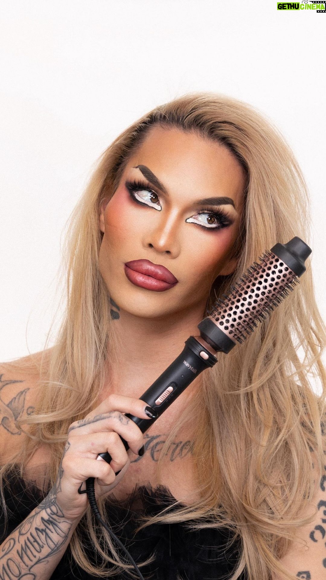 Kimora Blac Instagram - I HAD to try the viral @wavytalkofficial round brush for volumizing, quick styling hair!! I must say, I actually do like it . Definitely a 8 out of 10. What other tools should I try that you guys like? Hair by @hairbymaribel
