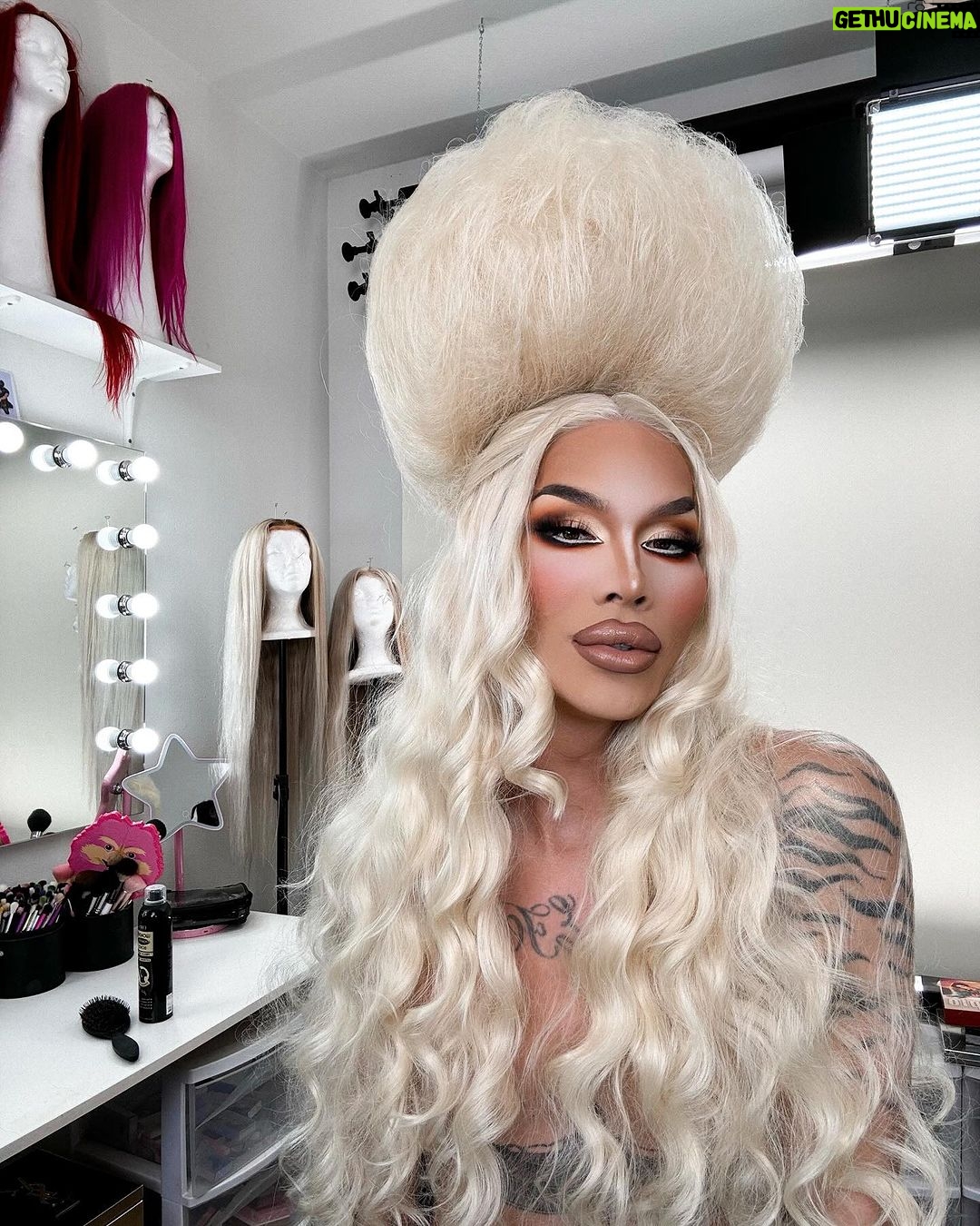 Kimora Blac Instagram - Kimora Thunderfuck Thank you so much to my sister @trinitythetuck for having me be a part of her new holiday project! Literally so much fun! @theonlyalaska5000 🤍 Hair by @wigsbyhassoon Costume by @tonyiniguezdesigns Los Angeles, California