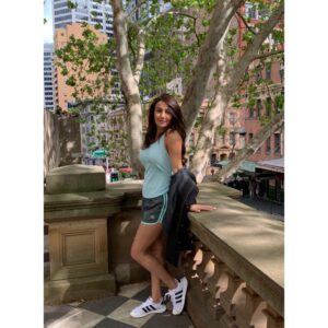 Kinda Hanna Instagram - خلصت رحلتنا على استراليا وراجعين اليوم وحاملة بقلبي ذكريات كتير حلوة من البلد الجميل استراليا والجالية السورية وكل الشباب والصبايا لي كانوا عم يشتغلوا بالمهرجان بترفعوا الراس شكرا على كلشي شكرا على المحبة شكرا على كل لحظة وانشالله بكون مهرجان @shaam_film_festival خطوة حلوة نقدر ننشر فيها أفلامنا وثقافتنا للعالم #كل_الحب #كندة_حنا #استراليا #❤️