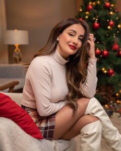 Kinda Hanna Instagram - #makechristmasmerry ✨ photos by @muhanad_sadek Damascus - دمشق
