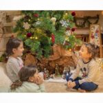 Kinda Hanna Instagram - Christmas is about spending time with family and friends. It’s about creating happy memories that will last a lifetime. #MerryChristmas to you and your family! 🎄👪 #TidingsOfJoy #kindahanna #Damascus #syria Syria