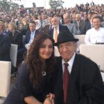 Kinda Hanna Instagram – اليوم يوم مميز كتير بحياتي ♥️ الصورة بتجمعني مع العملاق #صباح_فخري .. بس قربت جنبو صرت ارجف ماصدقت حالي أني جنبو وهيك عّم أتصور معو .. الفن الأصيل، الطرب، والقدود الحلبية ألي مافي بيت سوري مانطرب عليها وسمعها هيك تربينا على صوتو وانا اليوم عّم أتصور معو … بحفل #حلب_خفق_الفؤاد برعاية السيد الرئيس الدكتور #بشار_حافظ_الاسد ♥️ يارب ترجع سورية احلى ويعم الأمن والسلام بكل مكان 🙏🏻 #كندة_حنا #حلب_الشهباء #سورية Aleppo, Syria
