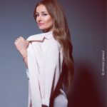 Kinda Hanna Instagram - غدا لناظره قريب ❤️ photographer; @ahmad_zamlout Stylist; @rayaktiesh Hair and makeup; @donna.di.picca.ghasan ‎ #تصوير_احمد_زملوط #ازياء_رايا_قطيش ‎ #شعر_ومكياج_صالون_دونا_دي_بيكا_غسان #كِندة_حنا #دمشق #سورية #kinda_hanna #actress #actor #behindthescenes #tv #drama #shooting #filming #UK #USA #uae #asia #Korea #Singapore #ramadan2017 #director #Damascus #syria Syria
