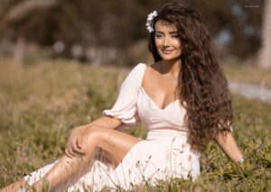 Kinda Hanna Instagram - Happy #palmsunday🌿 Photos by @abu_alhuda_photography Hairdresser @wesamalsawafcom makeup @roudainatabet .. PA @murshed__hanna
