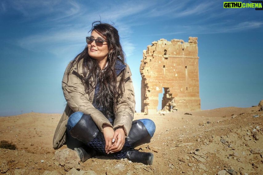 Kinda Hanna Instagram - وهي كبرنا سنة 🐣يسعد صباحكون وانشالله كل أيامكن حب وتفائل وأعياد ♥️🌟♥️ .................................................................شكرًا @ahmad_alherek على الصور 😍 📸#كندة_حنا #دمشق_الياسمين #سورية @albanisaeed Syria
