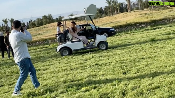 Kinda Hanna Instagram - مبارح فارس بملعب الغولف مارضي الا ونزلني وساق هو 😅 يسعد مساكون ❤️