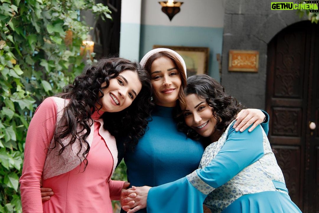 Kinda Hanna Instagram - عائلة عزمي بيك مسلسل #الكندوش 🥰 @mb1.production photos by @nabil.nejem67 Damascus, Syria
