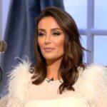 Kinda Hanna Instagram - احيانا بنسمع حكم واقوال عن الحقد والتسامح وبنصدق كلشي بنسمعو ... بس الحياة بتعلمنا اشياء وبتحطنا بمواقف بتكون مابتشبه الشي لي عم نسمعو لدرجة احيانا بنضيع بافكارنا لنفهم الصح من الغلط بسبب كتير من الناس لي ممكن تبيعنا حكي لتبيض صفحتها وتمشي مصلحتها ... درس تعلمتو بحياتي انو كلنا بنغلط وغيرنا بيغلط معنا وهاد كلو طبيعي بس الشي الغريب وقت بتسمع حدا عم يحكي عن التسامح وهو ممكن يبيع اقرب الناس لي بحياتو بسبب مصلحة معينة .... صدقوني ماحدا بيستاهل منا دقيقة نضيعها مشانو ،،، بالحياة في كارما وهي لي بتنصف ... #ليس_كل_ما_يلمع_ذهبا Damascus, Syria