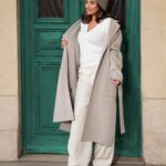 Kinda Hanna Instagram - حين لاأشعر بالراحة في المكان أحاول جاهدة استبداله، حين اتلقى الأذى من الأشخاص أرحل عنهم والله معي وقلبي ملىء بالتسامح ، حين أشعر بالملل أبتكر فكرة جديدة، حين أشعر بالاحباط أعود للبحث عن الأشياء التي ترضي روحي وأذهب لممارستها بشغف، لاستطيع الوقوف في الحياة عاجزة #كندة_حنا 🥰🥰 Damascus, Syria