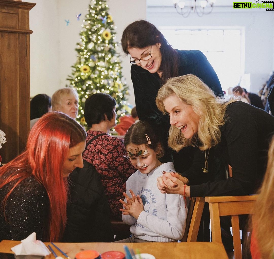 King Charles III of the United Kingdom Instagram - ๐จ๐The Duchess of Edinburgh joined 200 Ukrainian refugees at a Christmas party at The Lighthouse in Woking, a volunteer-led charity which runs a range of projects to support and encourage those who find themselves in need. HRH helped to serve lunch, and tried her hand at face painting! The Duchess of Edinburgh has volunteered at @t.lighthouse a number of times during and since the pandemic.