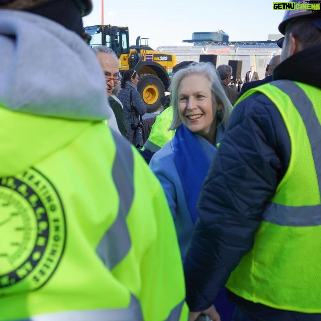 Kirsten Gillibrand Instagram - It was a great week for New York's infrastructure! We just secured: π $6.7 billion to modernize passenger rail π $3.4 billion to extend subway service in NYC π $982k to improve road safety throughout NY π’ $5.1 million to expand the Port of Ogdensberg