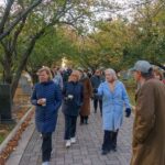 Kirsten Gillibrand Instagram - It was my turn to host our bipartisan women senators’ dinner, so I took my friends on a field trip to a local DC historic landmark — the @congcemetery!