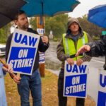 Kirsten Gillibrand Instagram - It was a cold and rainy day in Tappan, NY, but spirits were high at the @uaw.union picket line! I brought some coffee and doughnuts to help warm them up. Stay strong and keep fighting for the fair wage you deserve! #standupuaw