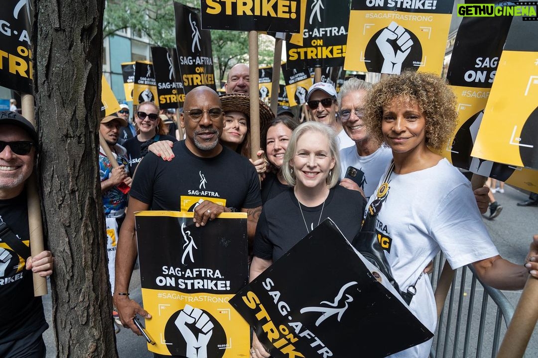Kirsten Gillibrand Instagram - Solidarity with @sagaftra. Keep fighting until you get the fair wage and fair contract you deserve. #sagaftrastrong