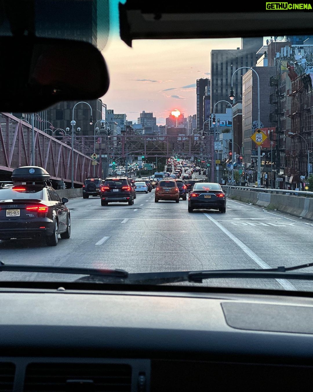 Kirsten Gillibrand Instagram - Beautiful sunset on the drive from Brooklyn to Manhattan 🌇
