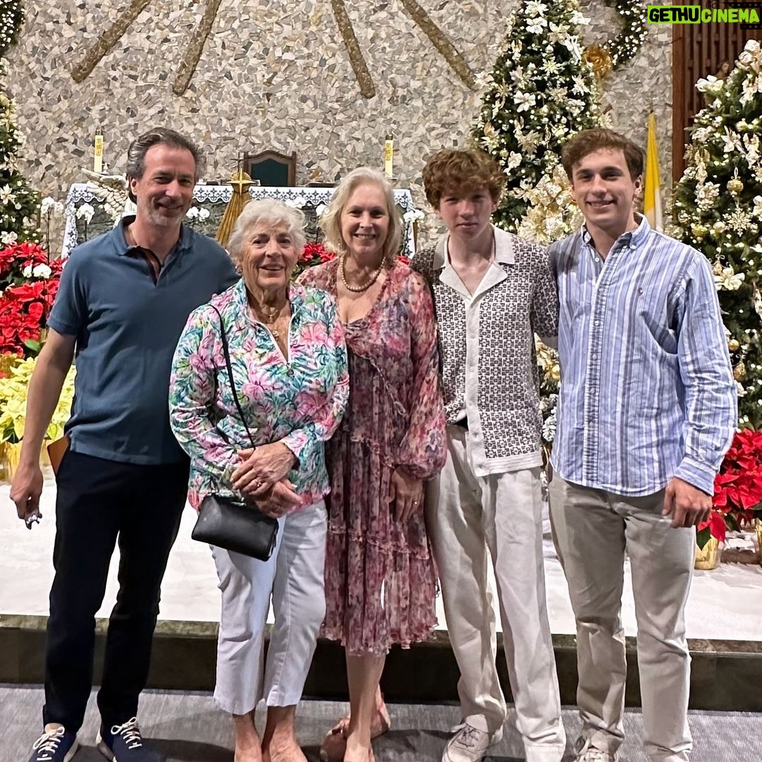 Kirsten Gillibrand Instagram - Merry Christmas and happy holidays!
