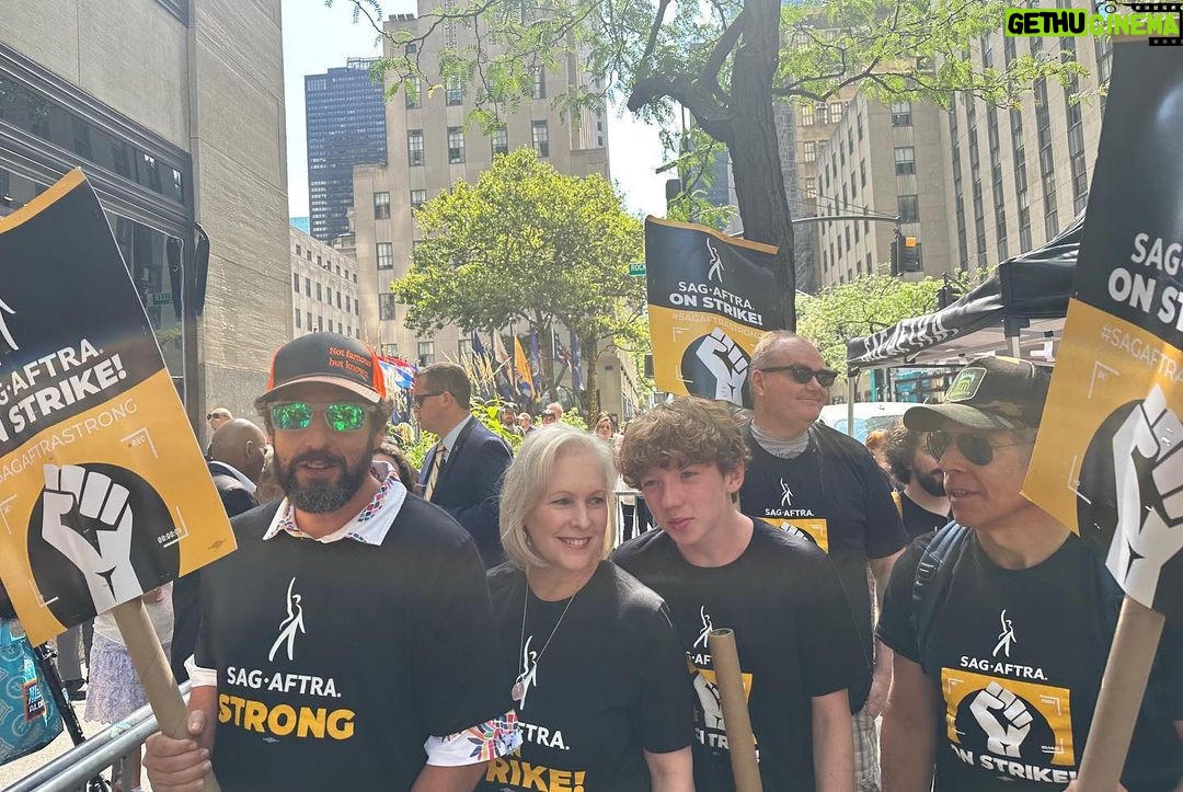 Kirsten Gillibrand Instagram - Solidarity with @sagaftra. Keep fighting until you get the fair wage and fair contract you deserve. #sagaftrastrong