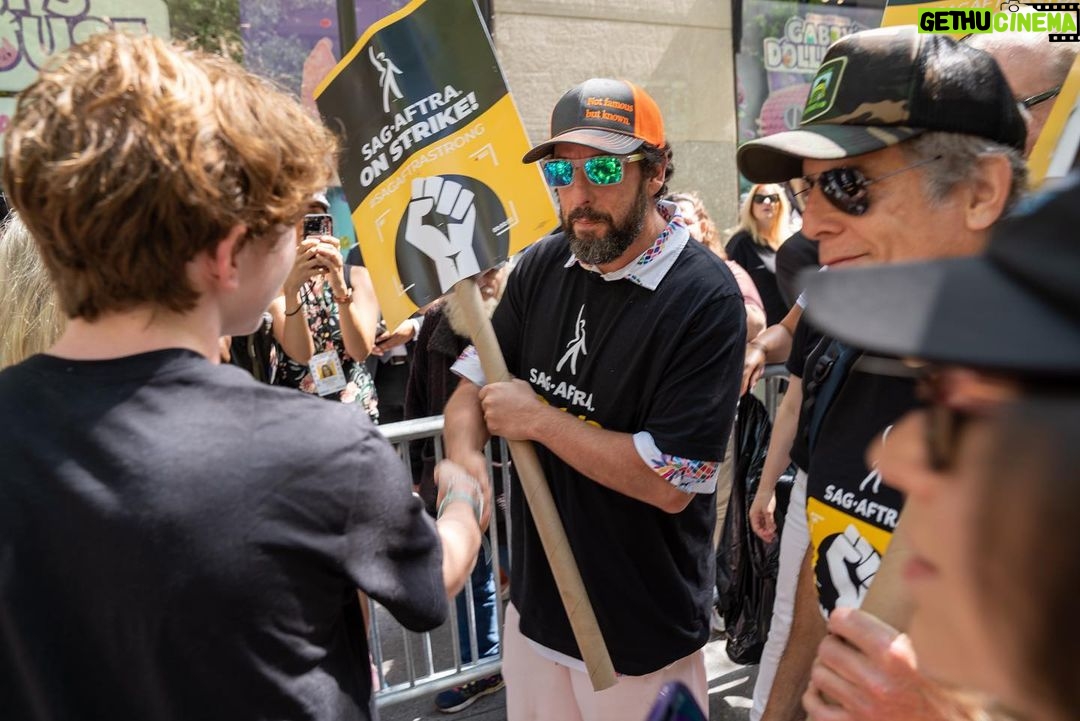 Kirsten Gillibrand Instagram - Solidarity with @sagaftra. Keep fighting until you get the fair wage and fair contract you deserve. #sagaftrastrong