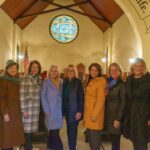 Kirsten Gillibrand Instagram - It was my turn to host our bipartisan women senators’ dinner, so I took my friends on a field trip to a local DC historic landmark — the @congcemetery!