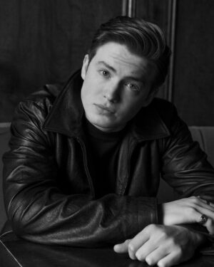 Kit Connor Instagram - Loved talking to @1883magazine about all things Heartstopper

interview @kelseyjbarnes  photography @josephsinclair  styling @emilysusantighe  styling assistant @oliviarodney_stylist  grooming @alexisdayhmu  special thanks to @woolwich_equitable 
@publiceyecomms