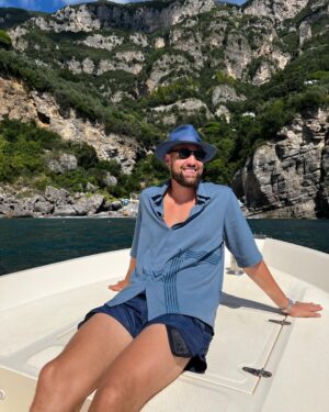 Klay Thompson Instagram - I live for days on the water 🌊 🛥 ✨ 🕺
#newcd