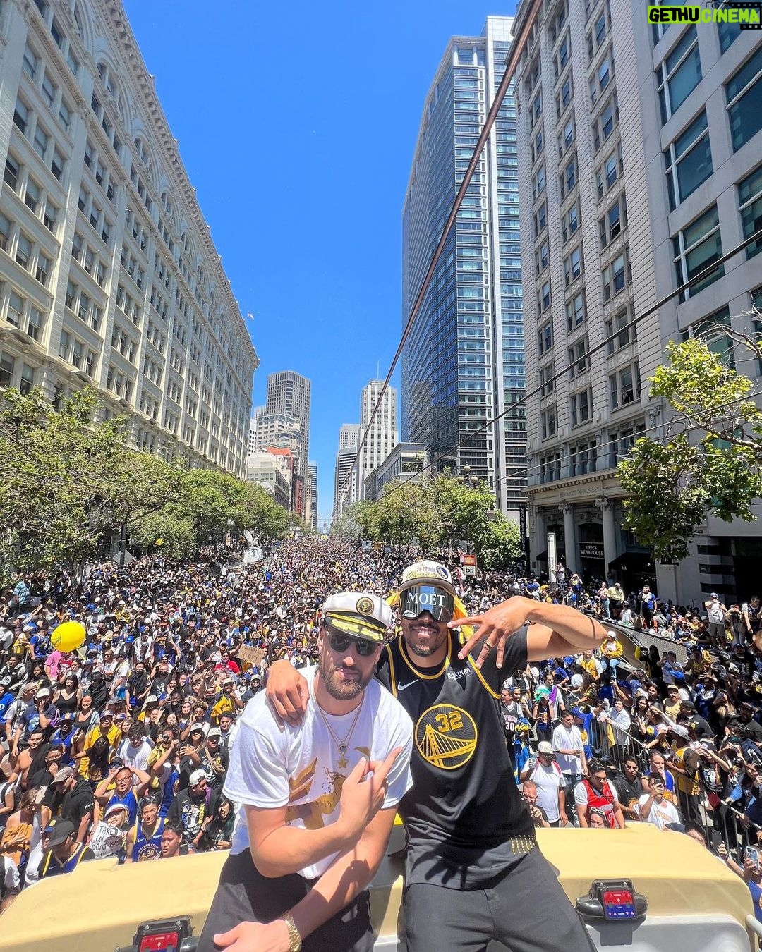 Klay Thompson - 429K Likes - What a difference a year makes. Last year during this time Rick was just letting me get up & down the court 🏃♂️.
Fast forward to mid June 2022, we poppin champagne 🍾 and having a parade in the city 🌉 GOD IS SO GOOD!
We also almost lost Otto , don’t worry he made it back to the bus 😂