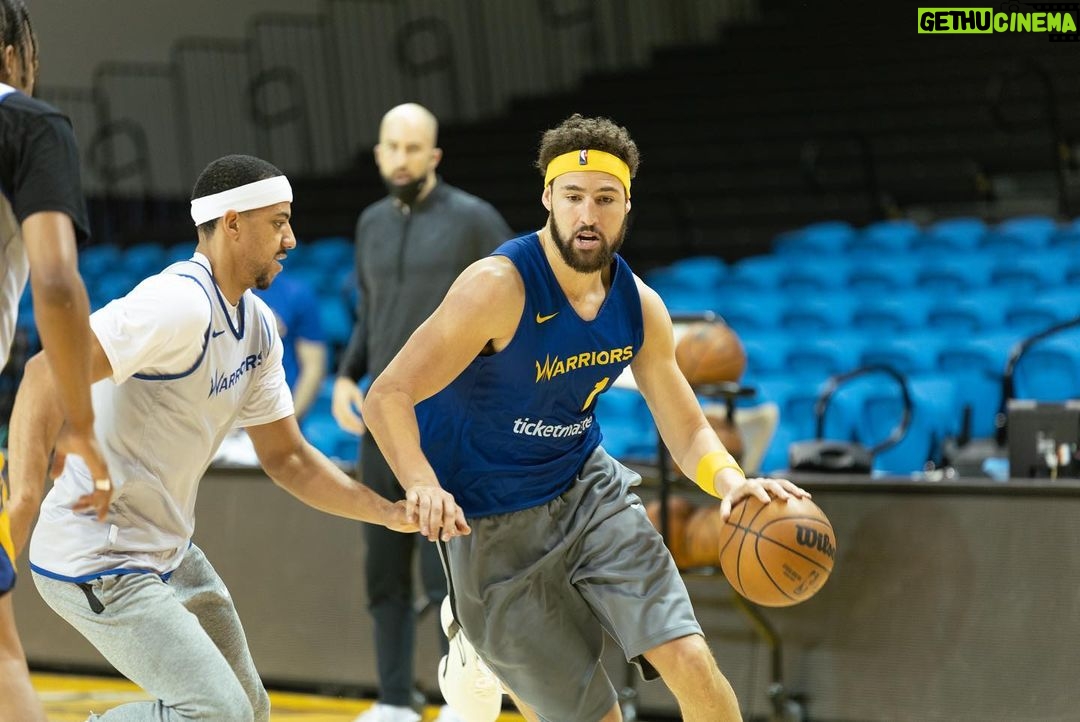 Klay Thompson Instagram - Some hustle and flow in the Cruz this week . Feelin good gettin back in da swing of thangs @gleaguewarriors Appreciate the work fellas ! Santa Cruz Warriors Stadium