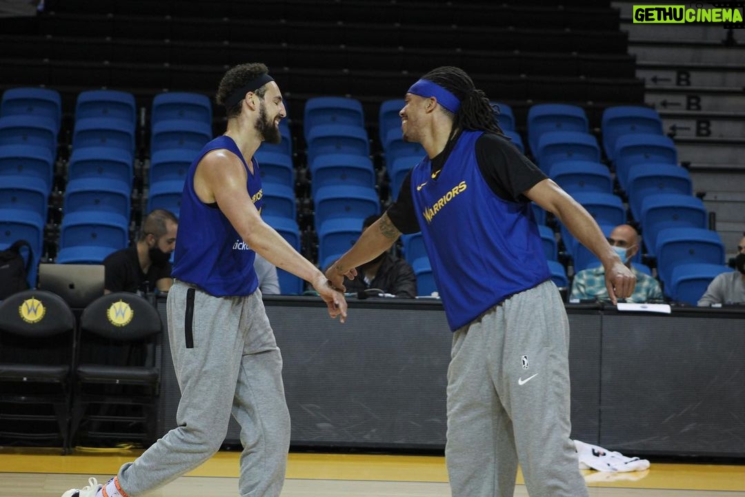 Klay Thompson Instagram - Some hustle and flow in the Cruz this week . Feelin good gettin back in da swing of thangs @gleaguewarriors Appreciate the work fellas ! Santa Cruz Warriors Stadium