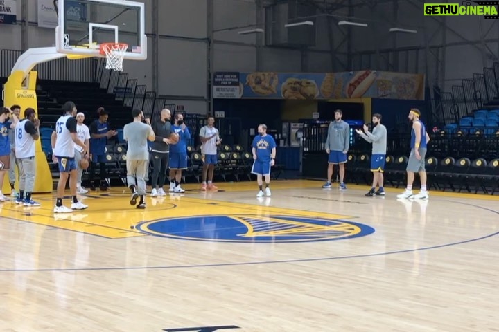 Klay Thompson Instagram - Some hustle and flow in the Cruz this week . Feelin good gettin back in da swing of thangs @gleaguewarriors Appreciate the work fellas ! Santa Cruz Warriors Stadium