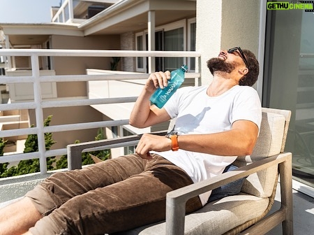 Klay Thompson Instagram - Volcanic water in my veins 🌋💦 I’ve been hydrating all year with @waiakea. It’s naturally alkaline, sustainably sourced, and I feel amazing. We’re officially announcing our partnership by donating thousands of books to kids in Hawai’i and the Bay Area. There are so many good vibes about this brand from sustainable packaging and being carbon neutral, to giving back to their local community and across the globe. Shoots 🤙🏽 #sponsored